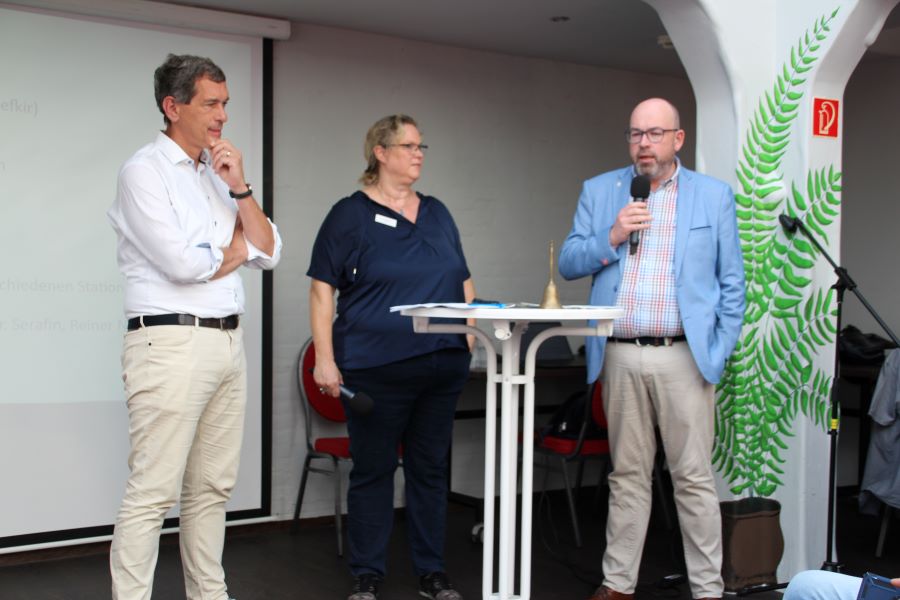 von links: Jens Kamieth (CDU-MdL), Moderatorin Sabine Brauer und Frank Müller (SPD-MdL)